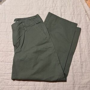 NWT - a new day light khaki green cropped cotton with stretch pants, size 8